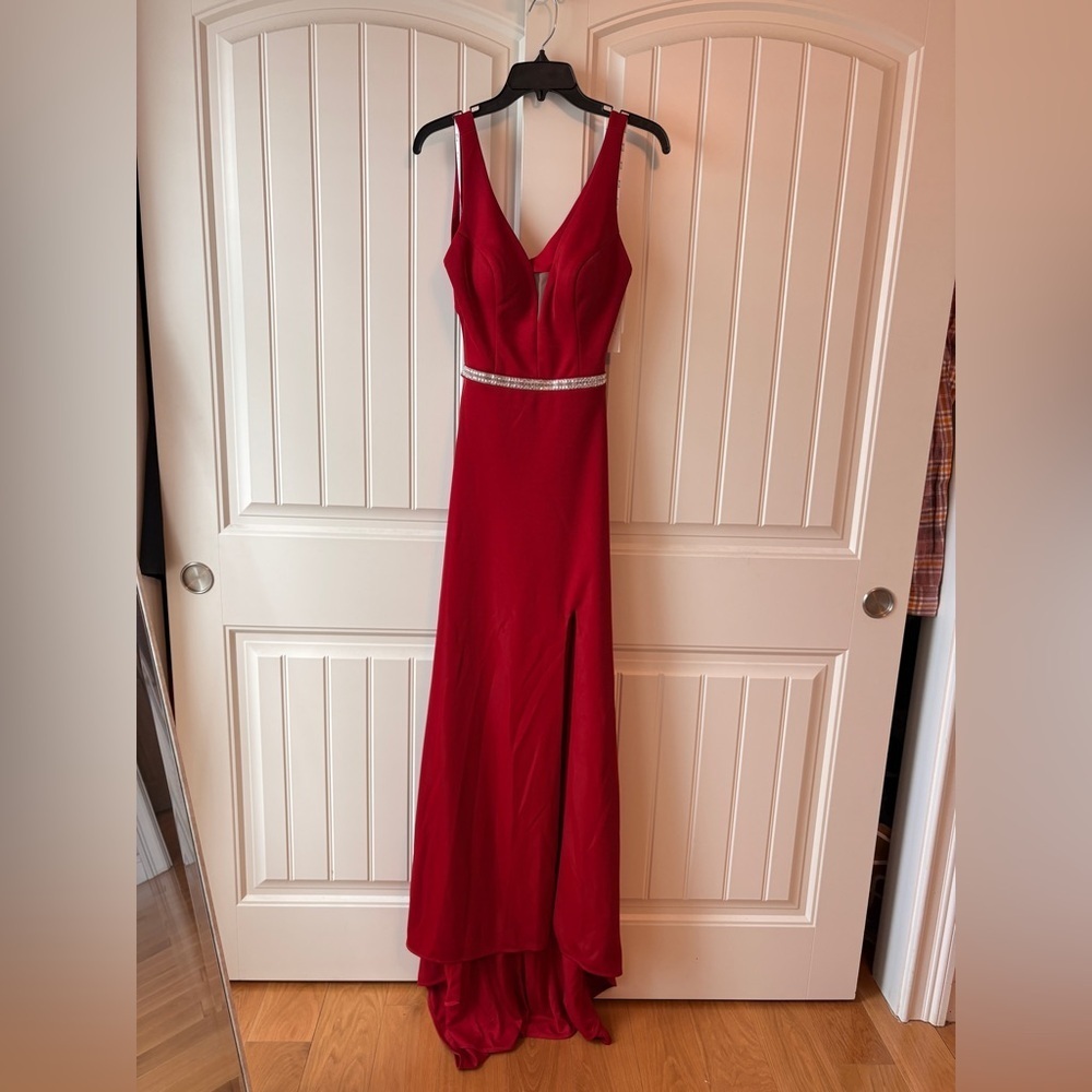 Camille La Vie Red Gown with Silver Rhinestone Belt NWT size 4 - Picture 2 of 6